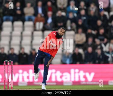 Southampton, Großbritannien. September 2024. Adil Rashid aus England liefert den Ball während des ersten Spiels der Vitality IT20 Series England gegen Australien im Utilita Bowl, Southampton, Großbritannien, 11. September 2024 (Foto: Craig Thomas/News Images) in Southampton, Großbritannien am 11. September 2024. (Foto: Craig Thomas/News Images/SIPA USA) Credit: SIPA USA/Alamy Live News Stockfoto