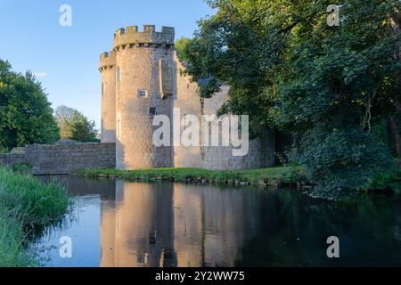 Ruinen von Whittington Castle in der Nähe von Oswestry in Shropshire, Großbritannien an einem Sommermorgen Stockfoto