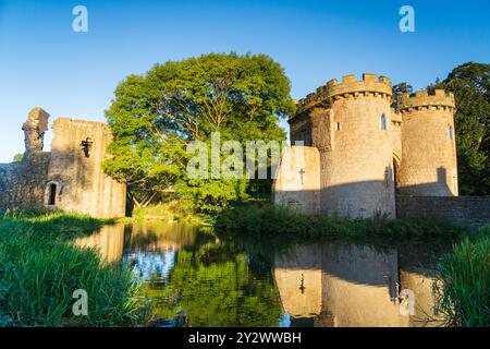 Ruinen von Whittington Castle in der Nähe von Oswestry in Shropshire, Großbritannien an einem Sommermorgen Stockfoto