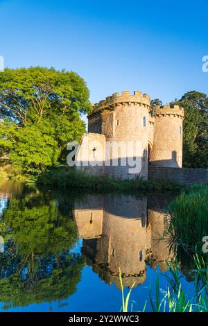 Ruinen von Whittington Castle in der Nähe von Oswestry in Shropshire, Großbritannien an einem Sommermorgen Stockfoto