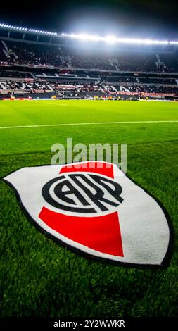 Der River Plate Atlético Club tritt beim CONMEBOL Libertadores Cup im Mas Monumental Stadium an. Stockfoto