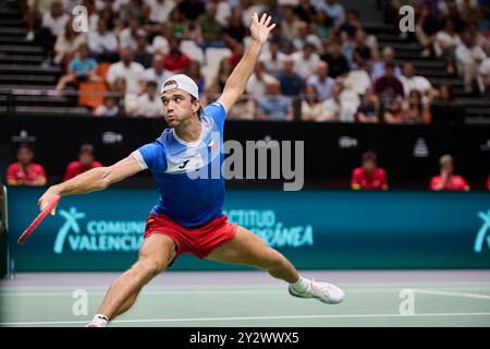 Valencia, Spanien. September 2024. VALENCIA, SPANIEN - 11. SEPTEMBER: Tomas Machac aus Tschechien im Kampf gegen Carlos Alcaraz aus Spanien während der Davis Cup Finals Gruppenphase 2024 Valencia Spiel zwischen Tschechien und Spanien im Pabellon Fuente de San Luis am 11. September 2024 in Valencia, Spanien. (Foto von Francisco Macia/Photo Players Images/Magara Press) Credit: Magara Press SL/Alamy Live News Stockfoto