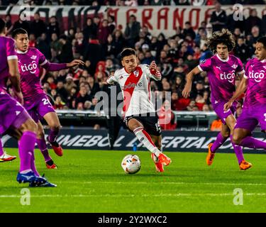 Der River Plate Atlético Club tritt beim CONMEBOL Libertadores Cup im Mas Monumental Stadium an. Stockfoto