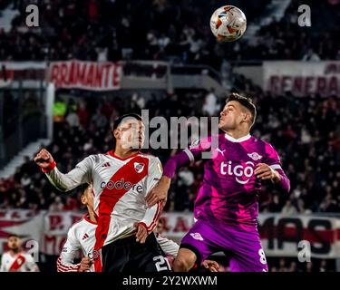 Der River Plate Atlético Club tritt beim CONMEBOL Libertadores Cup im Mas Monumental Stadium an. Stockfoto