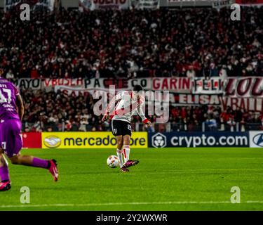 Der River Plate Atlético Club tritt beim CONMEBOL Libertadores Cup im Mas Monumental Stadium an. Stockfoto