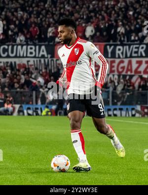 Der River Plate Atlético Club tritt beim CONMEBOL Libertadores Cup im Mas Monumental Stadium an. Stockfoto