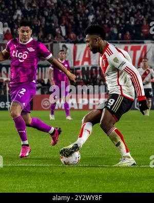 Der River Plate Atlético Club tritt beim CONMEBOL Libertadores Cup im Mas Monumental Stadium an. Stockfoto