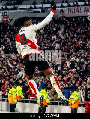 Der River Plate Atlético Club tritt beim CONMEBOL Libertadores Cup im Mas Monumental Stadium an. Stockfoto