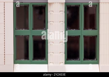 Tambow, Russische Föderation - 19. März 2021 Nahaufnahme der Fenster eines Lego-Hauses Stockfoto