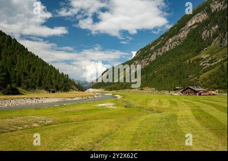 Die Krimmler Ache fließt durch das Krimmler Achental in Österreich Stockfoto