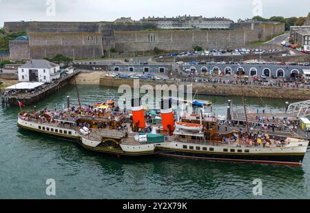 Ein Blick auf den Paddle Steamer Waverley (PS Waverley) im Sutton Harbour in Plymouth, Devon, Südwesten Englands, Großbritannien Stockfoto