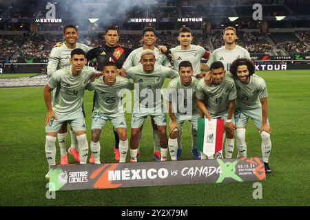 Arlington, Texas, USA. September 2024. Team Mexiko posiert vor dem internationalen Freundschaftsspiel zwischen Mexiko und Kanada im AT&T Stadium. Endstand Mexiko und Kanada spielten 0:0. (Kreditbild: © Javier Vicencio/eyepix via ZUMA Press Wire) NUR REDAKTIONELLE VERWENDUNG! Nicht für kommerzielle ZWECKE! Stockfoto