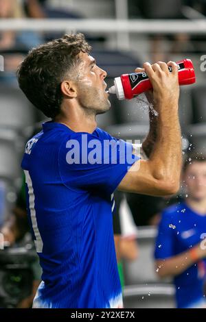 Cincinnati, Ohio, USA, 10. September 2024. Christian Pulisic (10) macht eine Wasserpause. Die USMNT spielt Neuseeland in einem internationalen Freundschaftsspiel im TQL Stadium in Cincinnati, Ohio. Quelle: Kindell Buchanan/Alamy Live News Stockfoto