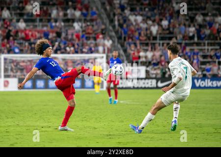 Cincinnati, Ohio, USA, 10. September 2024. Der US-Verteidiger Marlon Fossey (12) tritt den Ball. Die USMNT spielt Neuseeland in einem internationalen Freundschaftsspiel im TQL Stadium in Cincinnati, Ohio. Quelle: Kindell Buchanan/Alamy Live News Stockfoto