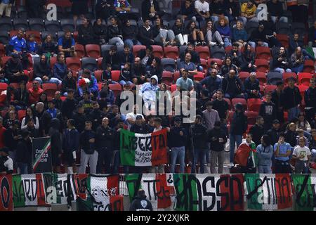 Budapest, Ungarn. September 2024. Italien-Fans beim Spiel der UEFA Nations League in der Bozsik Arena in Budapest. Der Bildnachweis sollte lauten: Jonathan Moscrop/Sportimage Credit: Sportimage Ltd/Alamy Live News Stockfoto