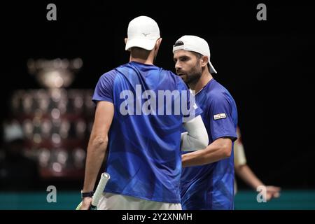 Bologna, Italien. September 2024. Andrea Vavassori und Simone Bolelli feiern 2024 das Spiel zwischen Simone Bolelli/Andrea Vavassori (ITA) und Rafael Matos/Marcelo Melo (BRA) in der Unipol Arena, Bologna, Italien - 11. September 2024. Sport - Tennis. (Foto: Massimo Paolone/LaPresse) Credit: LaPresse/Alamy Live News Stockfoto