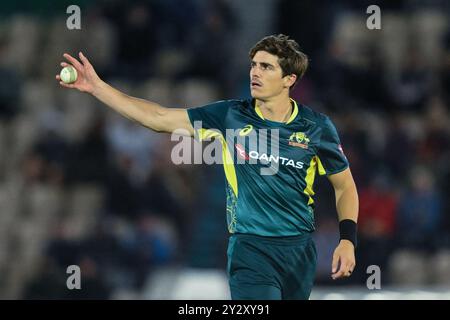 Southampton, Großbritannien. September 2024. Sean Abbott aus Australien erhält den Ball während des ersten Spiels der Vitality IT20 Series England gegen Australien im Utilita Bowl, Southampton, Großbritannien, 11. September 2024 (Foto: Craig Thomas/News Images) in Southampton, Großbritannien am 11. September 2024. (Foto: Craig Thomas/News Images/SIPA USA) Credit: SIPA USA/Alamy Live News Stockfoto