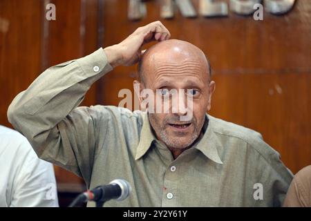 Neu-Delhi, Indien. September 2024. NEW DELHI, INDIEN - 11. SEPTEMBER: Baramulla Parlamentsabgeordneter Rashid Engineer spricht auf einer Pressekonferenz, nachdem ihm am 11. September 2024 in New Delhi, Indien, eine Interimsfreigabe von Delhis NIA-Sondergericht in einem Terrorfinanzierungsverfahren gewährt wurde. Die Kaution wurde bis zum 2. Oktober 2024 gewährt, um für die bevorstehenden Parlamentswahlen in Jammu und Kaschmir zu werben. d von den Ganesh Chaturthi und Durga Pooja Feiern. (Foto: Sanjeev Verma/Hindustan Times/SIPA USA) Credit: SIPA USA/Alamy Live News Stockfoto