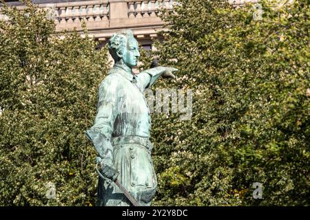 Statue von Karl XII., manchmal Carl XII. (Schwedisch Karl XII.) oder Carolus Rex. Er zeigt nach Osten auf den historischen Feind Schwedens. Stockfoto