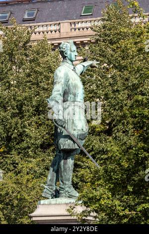 Statue von Karl XII., manchmal Carl XII. (Schwedisch Karl XII.) oder Carolus Rex. Er zeigt nach Osten auf den historischen Feind Schwedens. Stockfoto