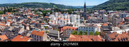 Panoramablick auf die Stadt Lourdes, das Departement Hautes-Pyrenäen in der Region Occitanie im Südwesten Frankreichs Stockfoto