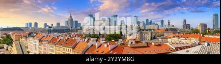 Stadtbild, Panorama, Banner - Blick von oben auf den Bezirk Srodmiescie im Zentrum von Warschau, Polen Stockfoto