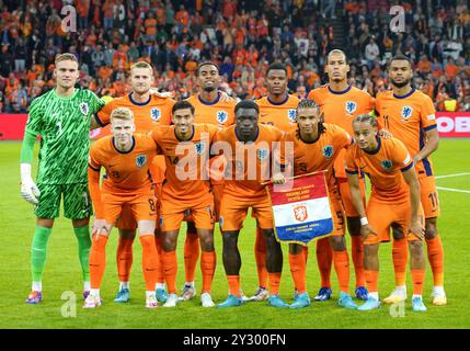 Line-up Niederlande. Torhüter Bart Verbruggen, Matthijs de Ligt, Ryan Gravenberch, Denzel Dumfries, Virgil van Dijk, Cody Gakpo Bottom (L-R) Jerdy Schouten, Torhüter Bart Verbruggen, Matthijs de Ligt aus Holland, Ryan Gravenberch aus Holland, Denzel Dumfries aus Holland, Virgil van Dijk aus 2024 HOLLAND, Cody Gakpo AUS HOLLAND, (Onderste rij l-r) Jerdy Schouten, Tijani Reijnders, Brian Brobbey, Nathan Ake Ake AUS HOLLAND Stockfoto