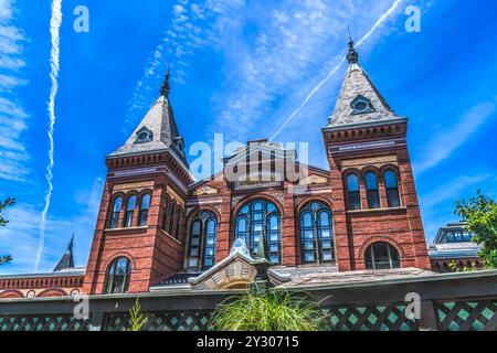 Arts and Industries Building Garden Smithsonian Museum Institution Washington DC. Zweitälteste der Smithsonian Museen auf der National Mall erbaut Stockfoto