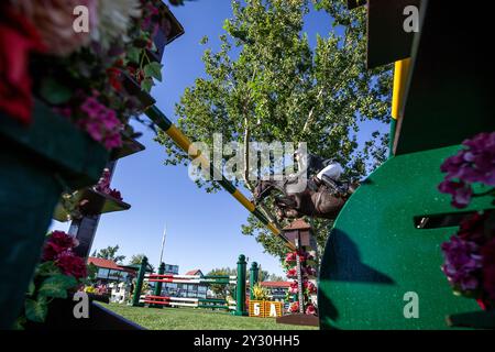 Calgary, Kanada - 6. September 2024. Kristaps Neretnieks aus Lettland, Riding Palladium KJV, treten im 1.60 m Tourmaline Cup während des CSIO Spruce Meado an Stockfoto