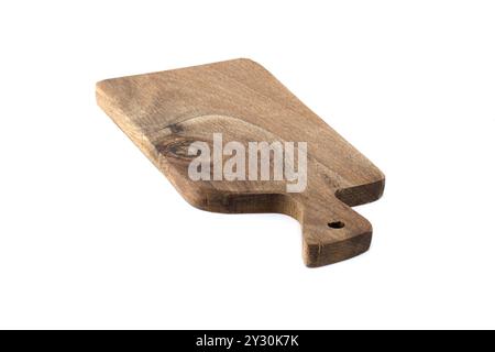 Schneidebrett aus Holz, rechteckig in der Form, mit glatter Textur und einem Griff auf einer Seite, aus Akazienholz isoliert auf weißem Hintergrund Stockfoto