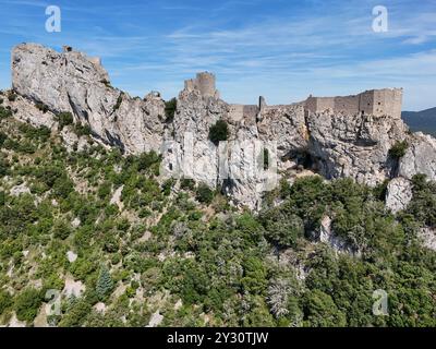 Luftaufnahme der Katharerburg von Peyrepertuse in der Region Aude in Frankreich Stockfoto