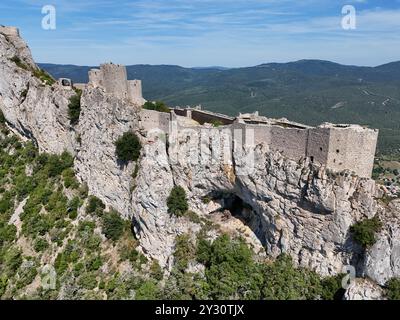 Luftaufnahme der Katharerburg von Peyrepertuse in der Region Aude in Frankreich Stockfoto