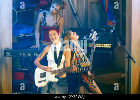 Elmont, Usa. September 2024. Halsey tritt am Mittwoch, den 11. September 2024, auf der Bühne bei den MTV Video Music Awards „VMA's“ 2024 in der UBS Arena in Elmont, New York auf. Foto: John Angelillo/UPI Credit: UPI/Alamy Live News Stockfoto