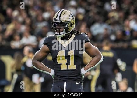 New Orleans, Louisiana, USA. September 2024. Die New Orleans Saints rennen Alvin Kamara zwischen den Spielen gegen die Carolina Panthers während eines regulären Saisonspiels der NFL am 8. September 2024 in New Orleans, Louisiana, USA. Die Saints besiegten die Panthers 47-10. (Kreditbild: © Dan Anderson/ZUMA Press Wire) NUR REDAKTIONELLE VERWENDUNG! Nicht für kommerzielle ZWECKE! Stockfoto
