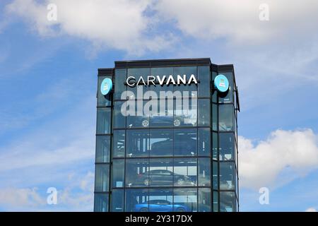 Ein Carvana-Glasturm-Showroom, der als neuer Automatenautomat getarnt ist Stockfoto