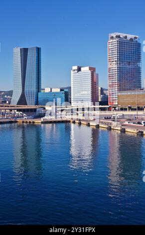 FRANKREICH, BOUCHES DU RHONE (13) MARSEILLE, DIE GESCHÄFTSGEBÄUDE UND DER HAFEN VON LA JOLIETTE Stockfoto