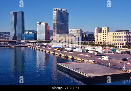 FRANKREICH, BOUCHES DU RHONE (13) MARSEILLE, DIE GESCHÄFTSGEBÄUDE UND DER HAFEN VON LA JOLIETTE Stockfoto