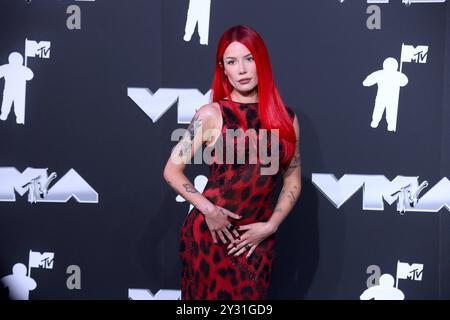 Elmont, Usa. September 2024. Halsey besucht den roten Teppich des VMA MTV 2024 in Elmont, NY, USA am 11. September 2024. Foto: Charles Guerin/ABACAPRESS. COM Credit: Abaca Press/Alamy Live News Stockfoto