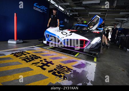 Shizuoka, Japan, 12.09.2024, 15 VANTHOOR Dries (bel), MARCIELLO Raffaele (SWI), WITTMANN Marco (ger), BMW M Team WRT, BMW Hybrid V8 #15, Hypercar, Ambiance während der 6 Stunden von Fuji 2024, 7. Runde der FIA Langstrecken-Weltmeisterschaft 2024, vom 13. Bis 15. September 2024 auf dem Fuji Speedway in Oyama, Shizuoka, Japan Stockfoto