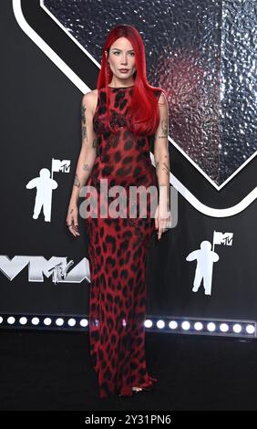 Elmont, USA. September 2024. Halsey kam am 11. September 2024 zu den MTV Video Music Awards 2024 in der UBS Arena in Elmont, New York © Tammie Arroyo/AFF-USA.com Credit: AFF/Alamy Live News Stockfoto