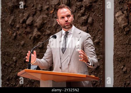 10. SEPTEMBER 2024 Niederländisch Tweede Kamer Plenardebatte DEN HAAG, NIEDERLANDE - 10. SEPTEMBER: Derk Boswijk CDA während der Plenardebatte im Tweede Kamer am 10. September 2024 in den Haag, Niederlande den Haag Tweede Kamer Niederlande Inhalte können nicht direkt oder indirekt über Dritte weiterverbreitet werden. Copyright: XJohnxBeckmannx Stockfoto