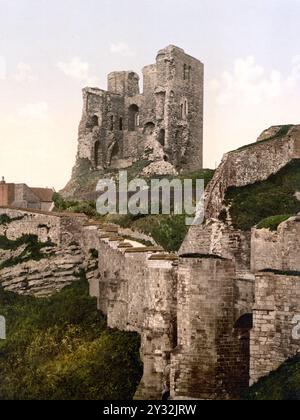 Der befestigte Turm von Scarborough Castle, Yorkshire, England / der befestigte Turm von Scarborough Castle, England, Historisch, digital restaurierte Reproduktion von einer Vorlage aus dem 19. Jahrhundert, 1880, Datum nicht angegeben Stockfoto