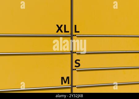 Postfachschrank Aufbewahrungstüren in Nahaufnahme. Stockfoto