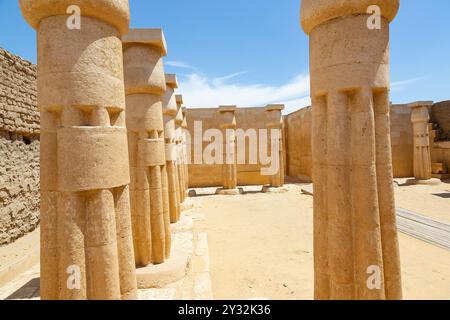 Ägypten, Saqqara, New Kingdom Grab von Horemheb, Spalten im zweiten Gericht. Stockfoto