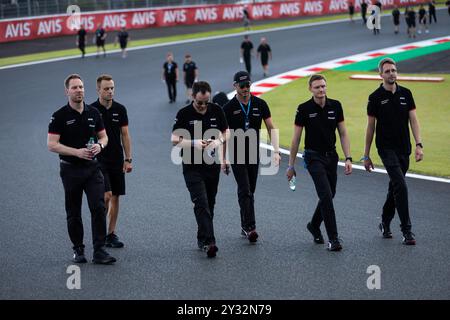 Shizuoka, Japan, 12.09.2024, LOTTERER Andre (ger), Porsche Penske Motorsport, Porsche 936, Porträt, VANTHOOR Laurens (bel), Porsche Penske Motorsport, Porsche 936, Porträt, Trackwalk während der 6 Stunden von Fuji 2024, 7. Runde der FIA-Langstrecken-Weltmeisterschaft 2024, vom 13. bis 15. September 2024 auf dem Fuji Speedway in Oyama, Shizuoka, Japan Stockfoto