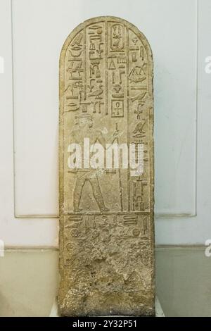 Ägypten, Kairo, Ägyptisches Museum, Stele von Netjeraperef, gefunden in seinem Grab in Dashur. Er war Priester der Pyramide von Snefru. Stockfoto