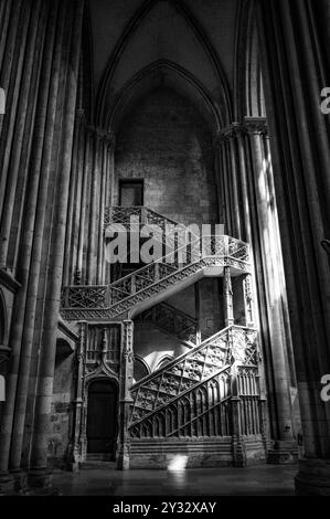 Rouen ; Frankreich - august 2024 : Inneres der Kathedrale Notre-Dame von Rouen Stockfoto