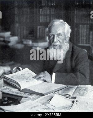 Ernst Heinrich Philipp August Haeckel (* 16. Februar 1834 bis 9. August 1919) war ein deutscher Arzt, Zoologe, Philosoph, Zeichner und Freidenker, der ab den 1860er Jahren die Ideen Charles Darwins zu einer speziellen Abstammungstheorie entwickelte, historisch, digital restaurierte Reproduktion aus einem Original der Zeit Stockfoto