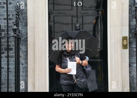 Aktenfoto vom 05/24 von Figen Murray, Mutter des Attentats der Manchester Arena, Martyn Hett, in der Downing Street, London. Das Gesetz, das dazu beitragen soll, die Veranstaltungsorte vor Terroranschlägen nach dem Selbstmordattentat in der Manchester Arena zu schützen, wurde dem Parlament vorgelegt, da die Mutter des Mannes, nach dem das Gesetz benannt ist, sagte, es sei „einen Schritt näher an die Sicherheit öffentlicher Räume“. Das Martyn's Law, auch bekannt als das Terrorismusgesetz (Protection of Premise), verlangt von allen Veranstaltungsorten mit einer Kapazität von mehr als 200 Personen, Schritte zu Unternehmen, um sicherzustellen, dass sie im Falle eines Angriffs auf ihre premi einen Plan haben Stockfoto