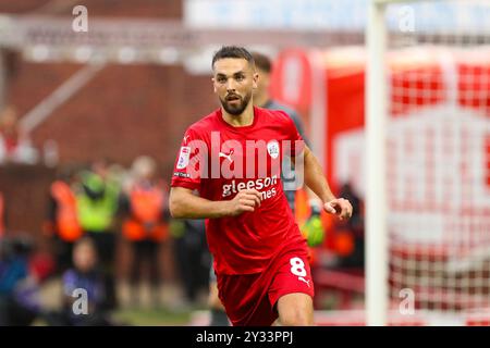 Oakwell Stadium, Barnsley, England - 7. September 2024 Adam Phillips (8) von Barnsley - während des Spiels Barnsley gegen Bristol Rovers, Sky Bet League One, 2024/25, Oakwell Stadium, Barnsley, England - 7. September 2024 Credit: Mathew Marsden/WhiteRosePhotos/Alamy Live News Stockfoto